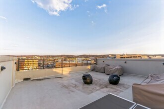 1012 Lakeview Ct in King of Prussia, PA - Building Photo - Building Photo