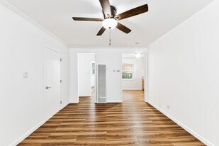 1631 E 4th St, Unit 1635 - 2 in Long Beach, CA - Building Photo