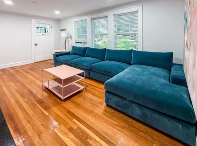 65 Saint James Cir in Newton, MA - Foto de edificio - Building Photo