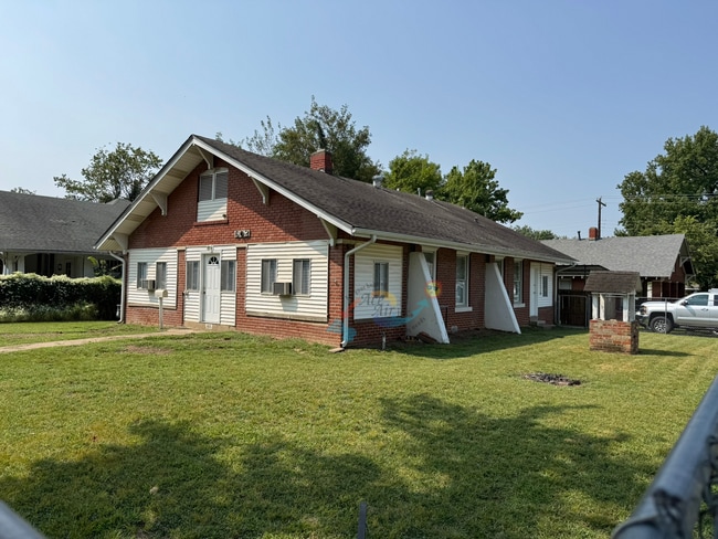 property at 602 S Hickory St