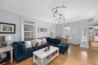 423 Thames St in Newport, RI - Foto de edificio - Building Photo