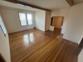 222 E Lawrence Ave in Springfield, IL - Building Photo