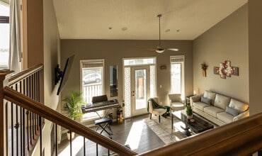 581 W Park Dr in Chestermere, AB - Building Photo - Building Photo