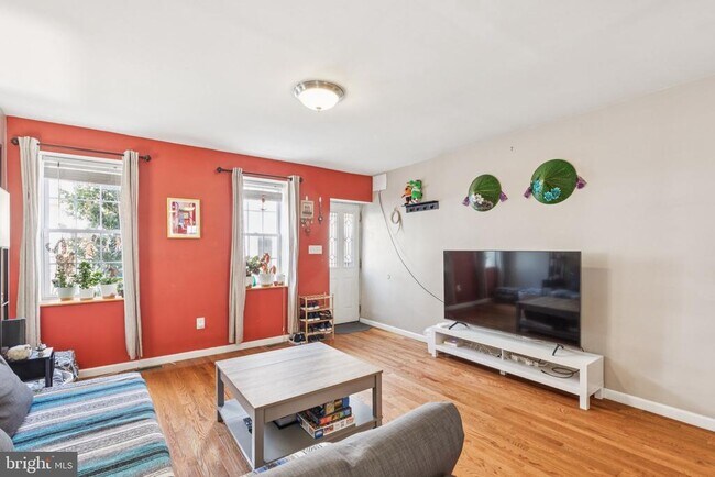 property at 1513 S Iseminger St