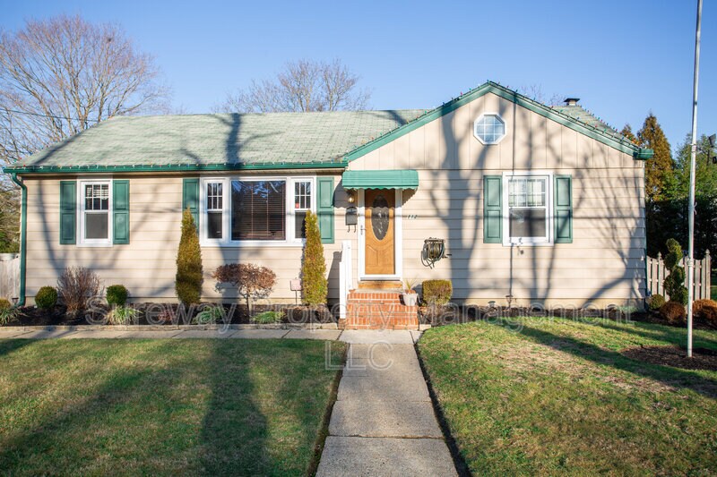 112 W Taunton Ave in Berlin, NJ - Building Photo