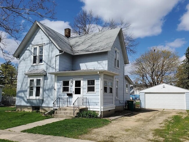 315 Jackson St in Genoa, IL - Building Photo - Building Photo