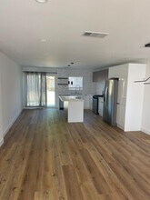 7051 Garden Grove Ave in Reseda, CA - Foto de edificio - Building Photo