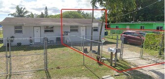 11752 SW 212th St in Miami, FL - Building Photo