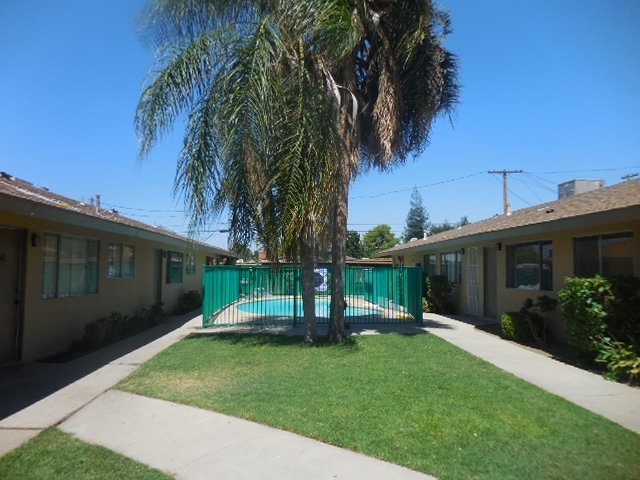 4420 Columbus St in Bakersfield, CA - Building Photo