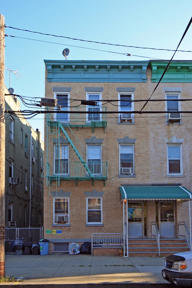 4311 34th Ave in Long Island City, NY - Building Photo - Building Photo