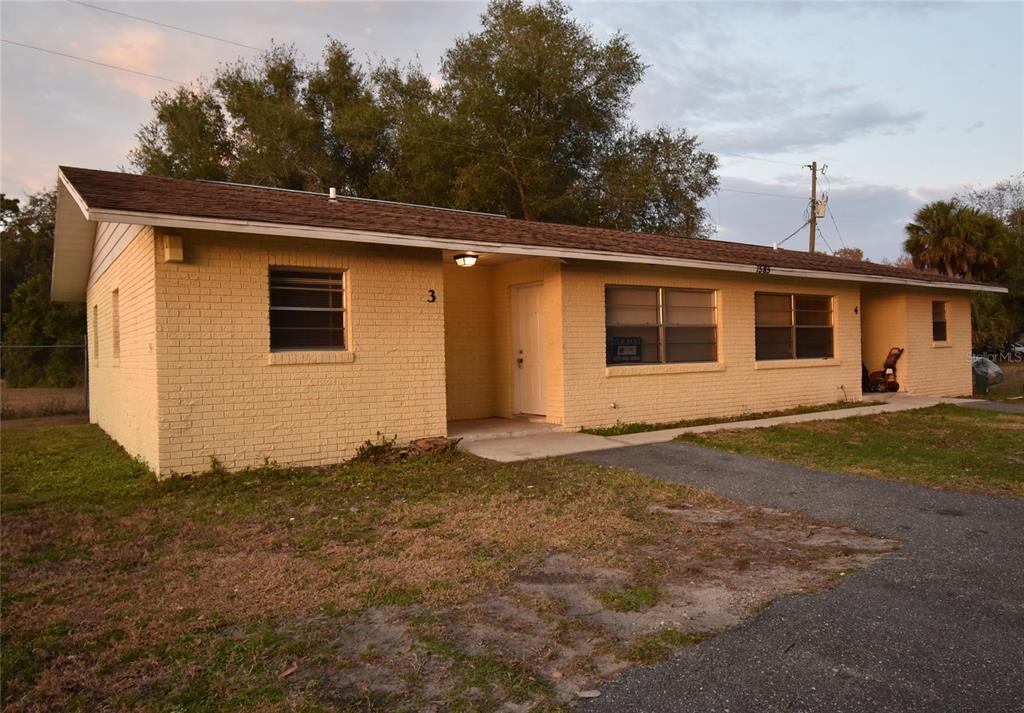 1585 C 470 C in Lake Panasoffkee, FL - Foto de edificio