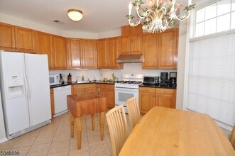 216 Turlington Ct in Livingston, NJ - Building Photo - Building Photo