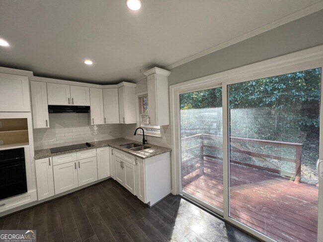 827 Marstevan Dr NE in Atlanta, GA - Building Photo - Building Photo
