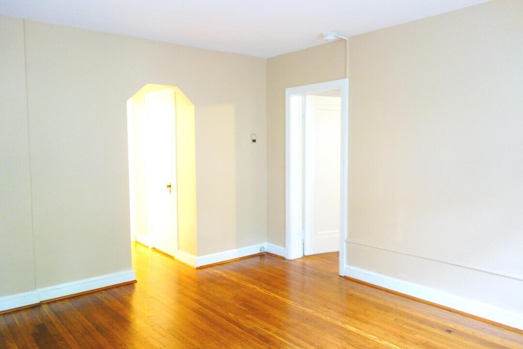 8409 Greenwood Ave in Takoma Park, MD - Building Photo