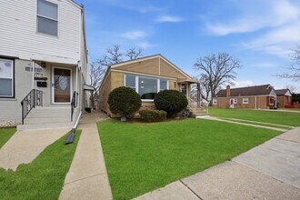 4605 S Laramie Ave in Chicago, IL - Building Photo - Building Photo