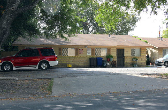 2510 Clara Ln in San Antonio, TX - Foto de edificio - Building Photo