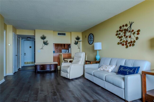 2620 Cove Cay Dr