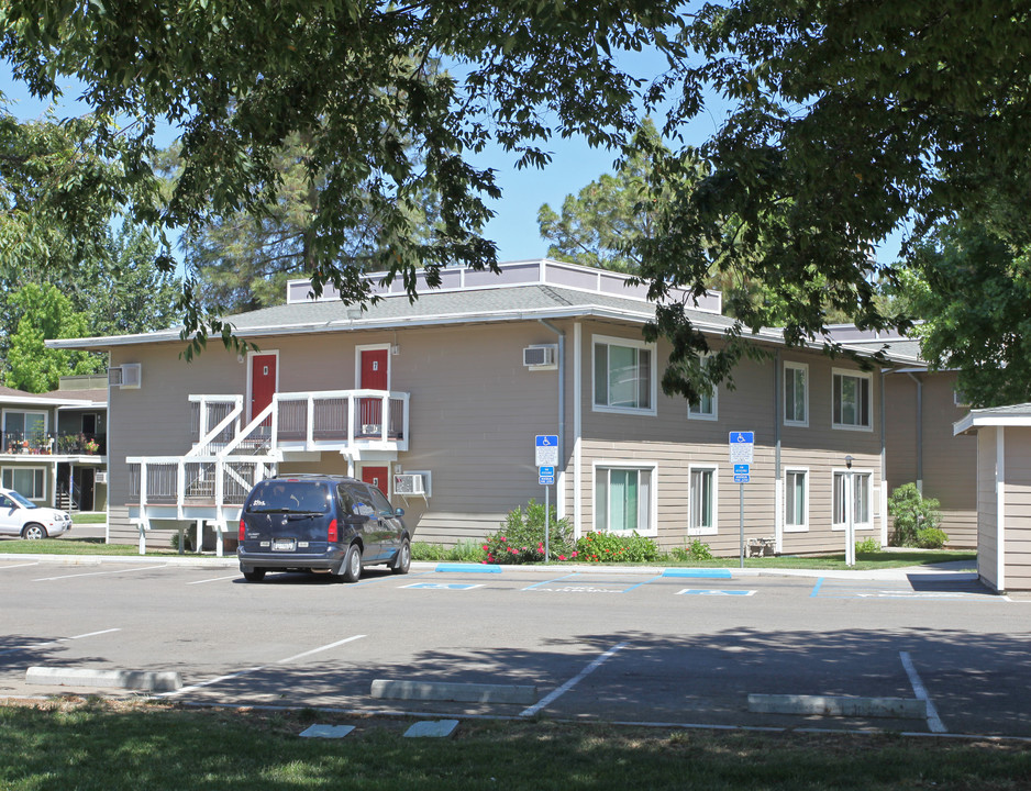 Tracy Village Apartments in Tracy, CA - Foto de edificio