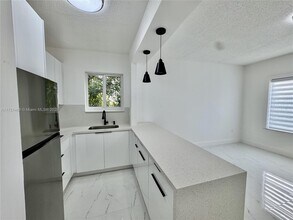 421 NW 13th Ave-Unit -B in Miami, FL - Building Photo - Building Photo