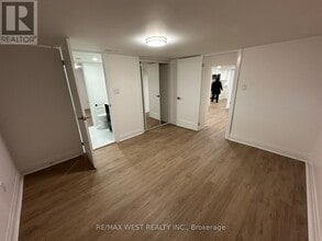 16 Yorkshire Rd in Toronto, ON - Building Photo - Building Photo