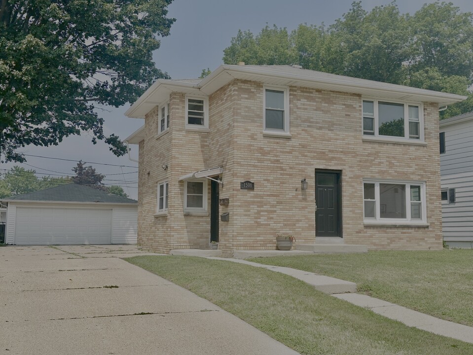 1508 Walnut St, Unit Lower in South Milwaukee, WI - Building Photo