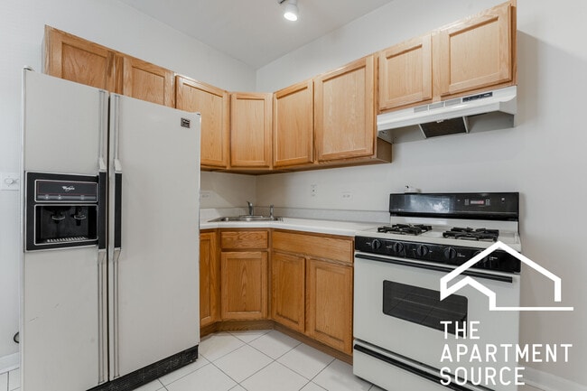 2424 N Greenview Ave, Unit 1F in Chicago, IL - Foto de edificio - Building Photo