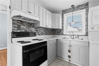 1200 Little Bay Ave in Norfolk, VA - Foto de edificio - Building Photo