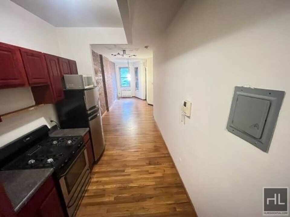 42 Lewis Ave in Brooklyn, NY - Building Photo