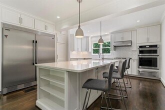 3825 Peachtree Dunwoody Rd in Atlanta, GA - Building Photo - Building Photo