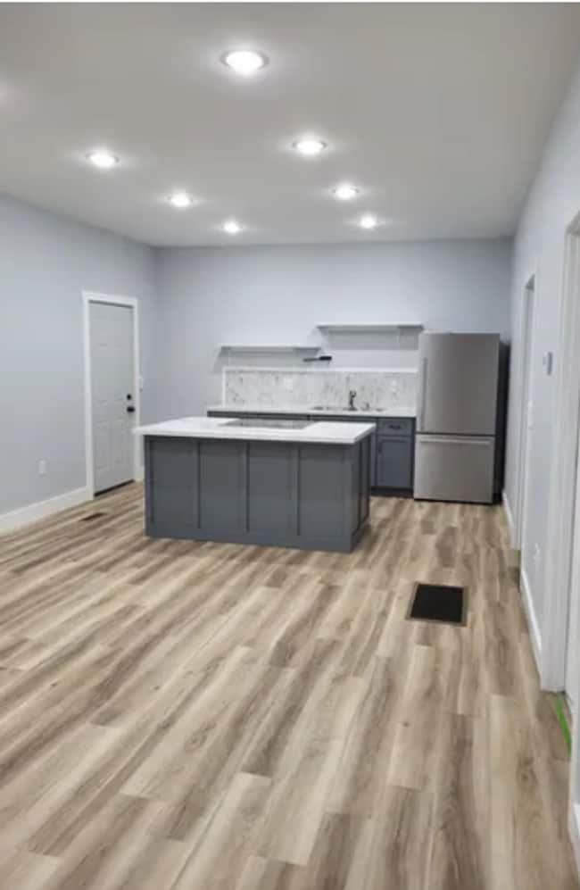 property at 212 S 6th St