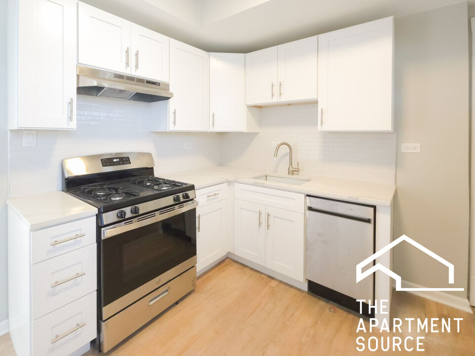 1954 W Winona St, Unit 2A in Chicago, IL - Building Photo