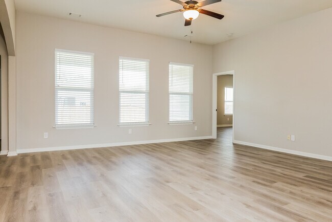 580 Smoky Mountains Dr in Gallatin, TN - Foto de edificio - Building Photo