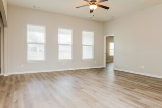 580 Smoky Mountains Dr, Unit 310 in Gallatin, TN - Building Photo - Building Photo