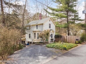 144 Sawkill Ave in Milford, PA - Foto de edificio - Building Photo