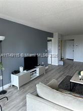 3701 N Country Club Dr, Unit # 505 in Aventura, FL - Building Photo - Building Photo