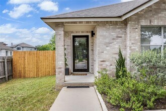 721 Betterman Dr in Pflugerville, TX - Foto de edificio - Building Photo