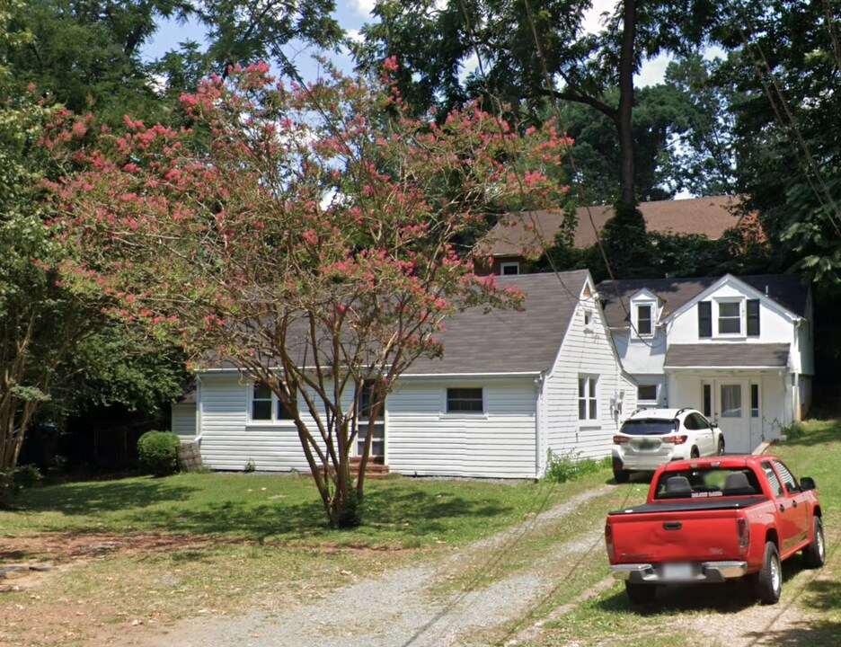 128 Shamrock Rd, Unit A in Charlottesville, VA - Foto de edificio