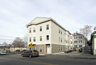 423-433 Broadway St in Lowell, MA - Building Photo - Primary Photo