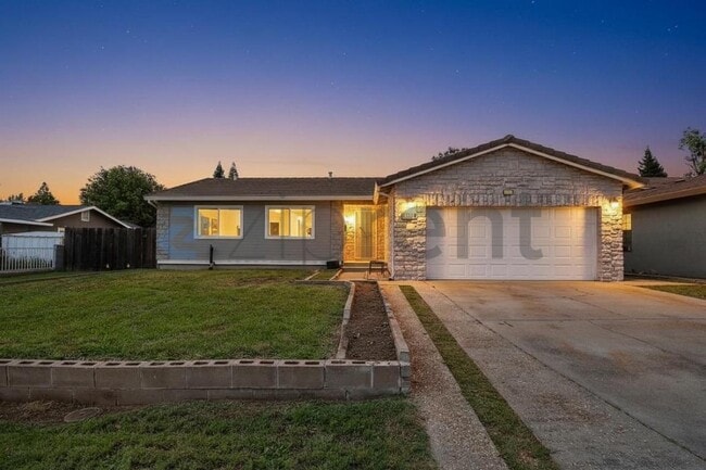 2307 N Cirby Way in Roseville, CA - Building Photo - Building Photo