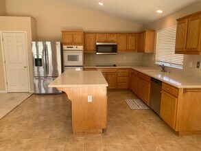 4518 Avondale Cir in Fairfield, CA - Building Photo - Building Photo