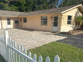 813 Lake Palms Dr in Largo, FL - Building Photo