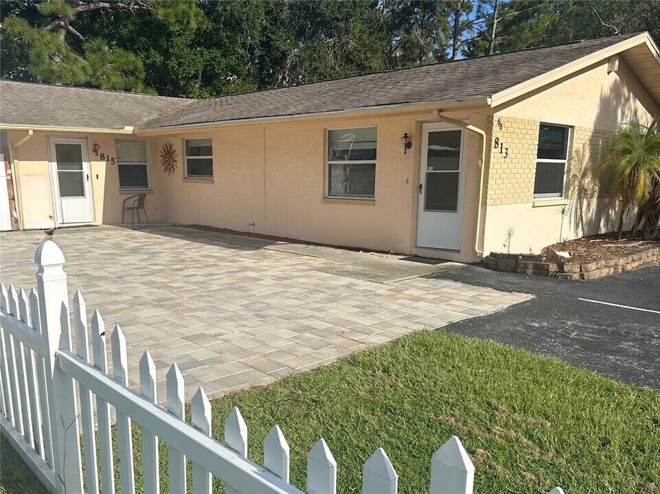 813 Lake Palms Dr in Largo, FL - Building Photo