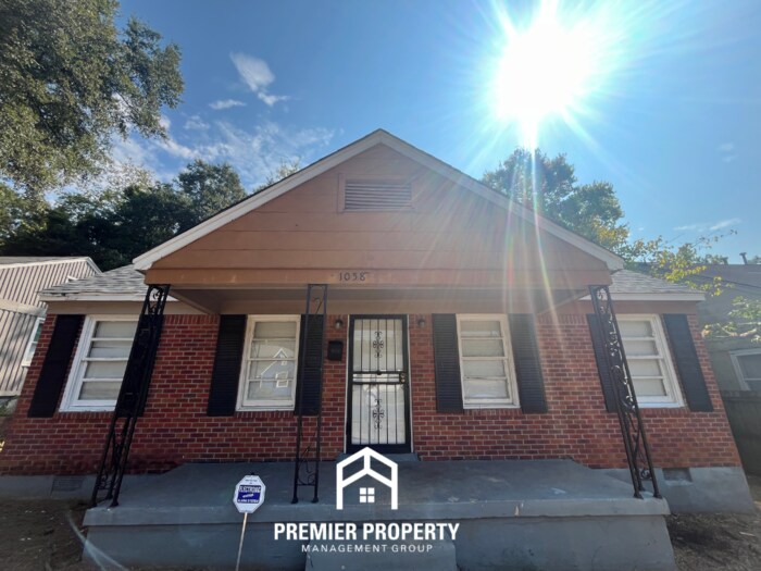 1058 S Highland St in Memphis, TN - Foto de edificio