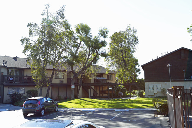 Grove Side Apartments in Garden Grove, CA - Building Photo - Building Photo