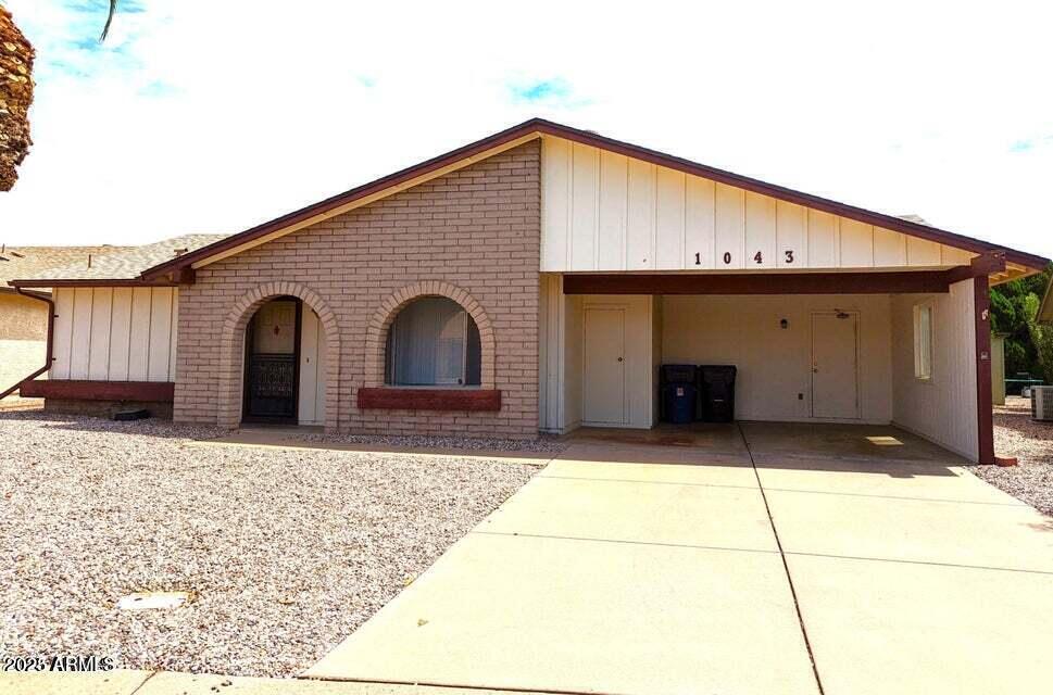 1043 S Florence Dr in Mesa, AZ - Building Photo