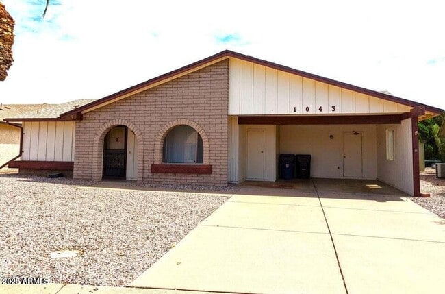 1043 S Florence Dr