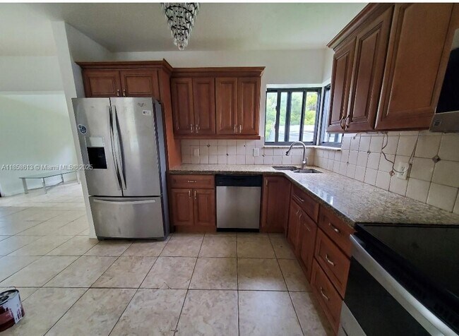 17620 NE 8th Pl in Miami, FL - Building Photo - Building Photo