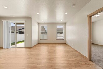 Thayer Cottages in Rathdrum, ID - Building Photo - Building Photo