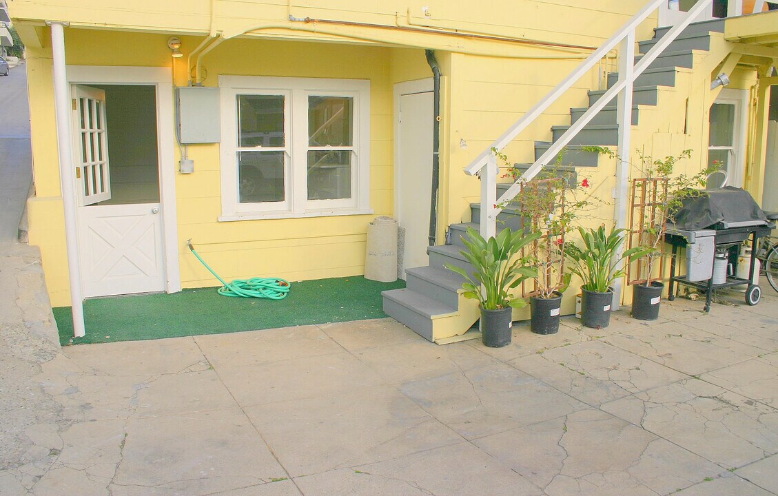 4209 Ocean Dr, Unit A in Manhattan Beach, CA - Building Photo
