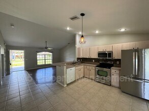 3928 Champagne Ave in North Port, FL - Foto de edificio - Building Photo